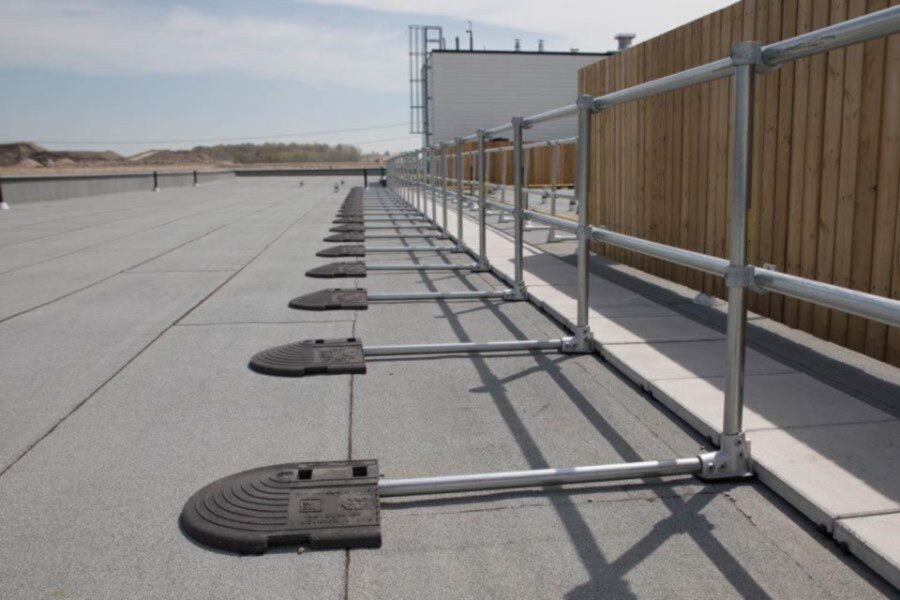 KeeGuard free standing handrail for flat roofs Simplified Safety